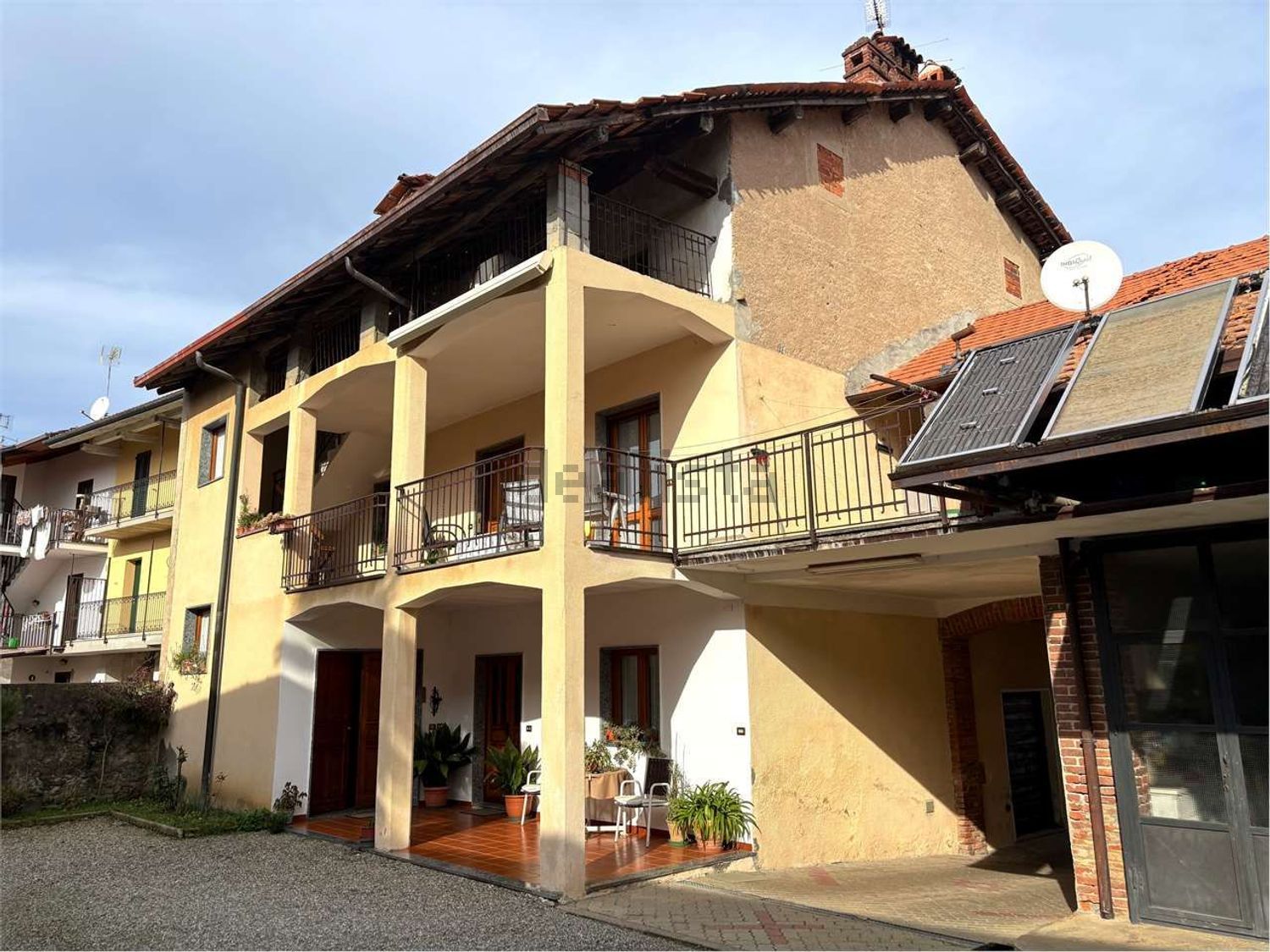 Reihenhaus in Cureggio
