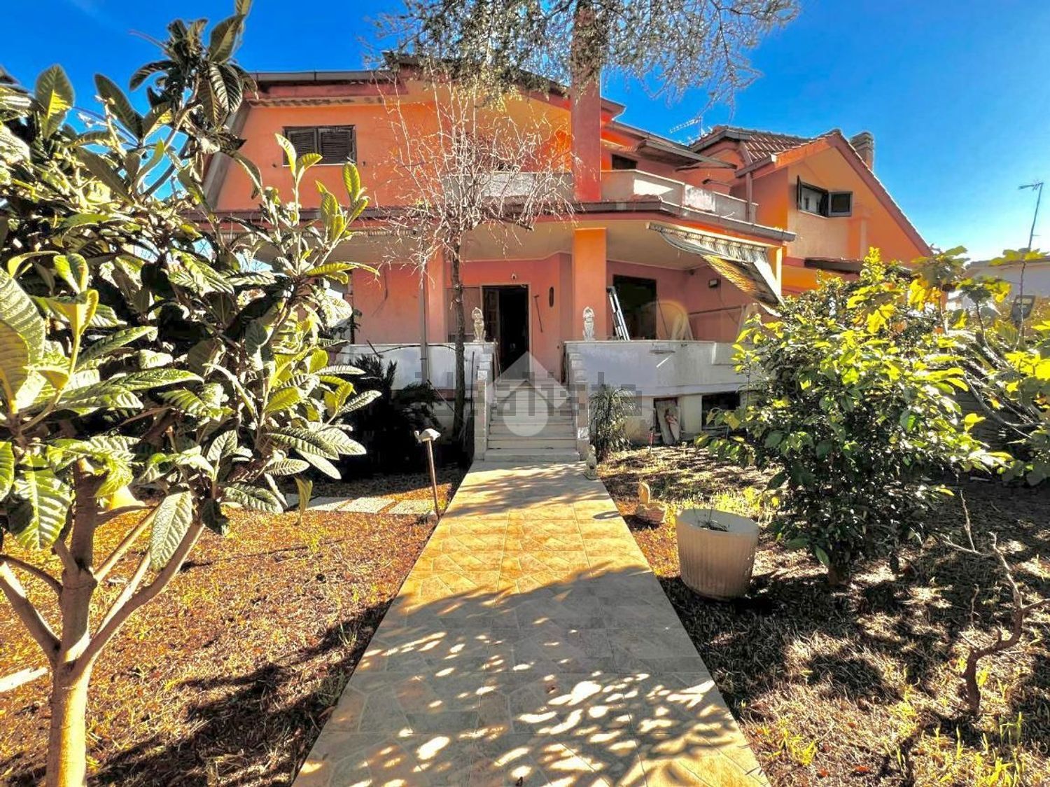 Villetta bifamiliare a Miami, Ladispoli