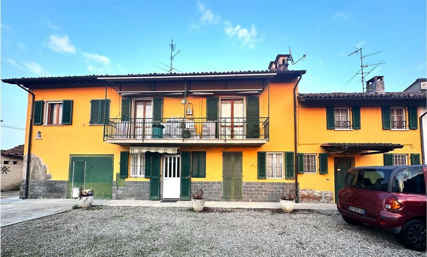 Rustici e casali a Castelletto di Branduzzo