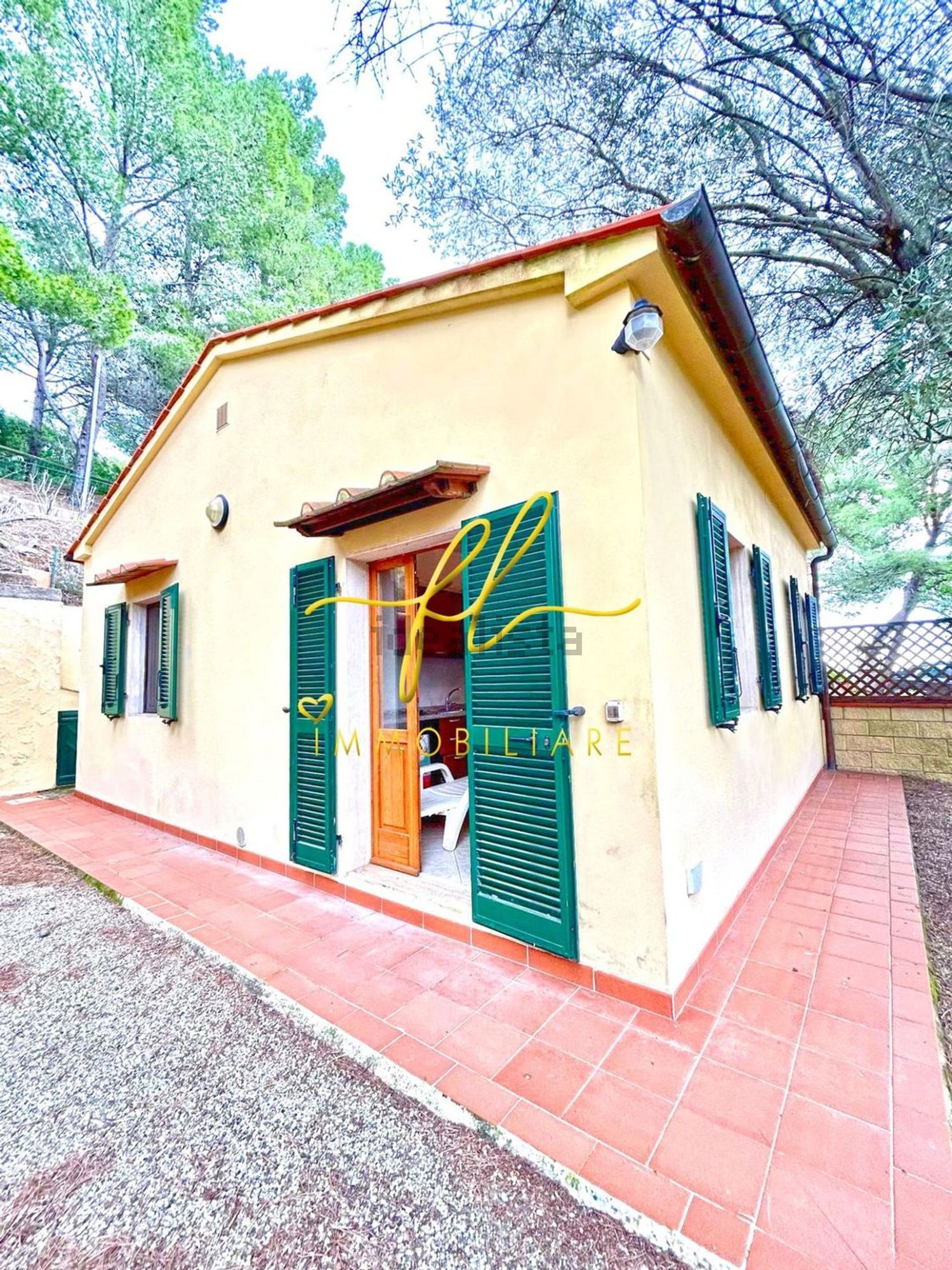 Case e ville a Porto Azzurro
