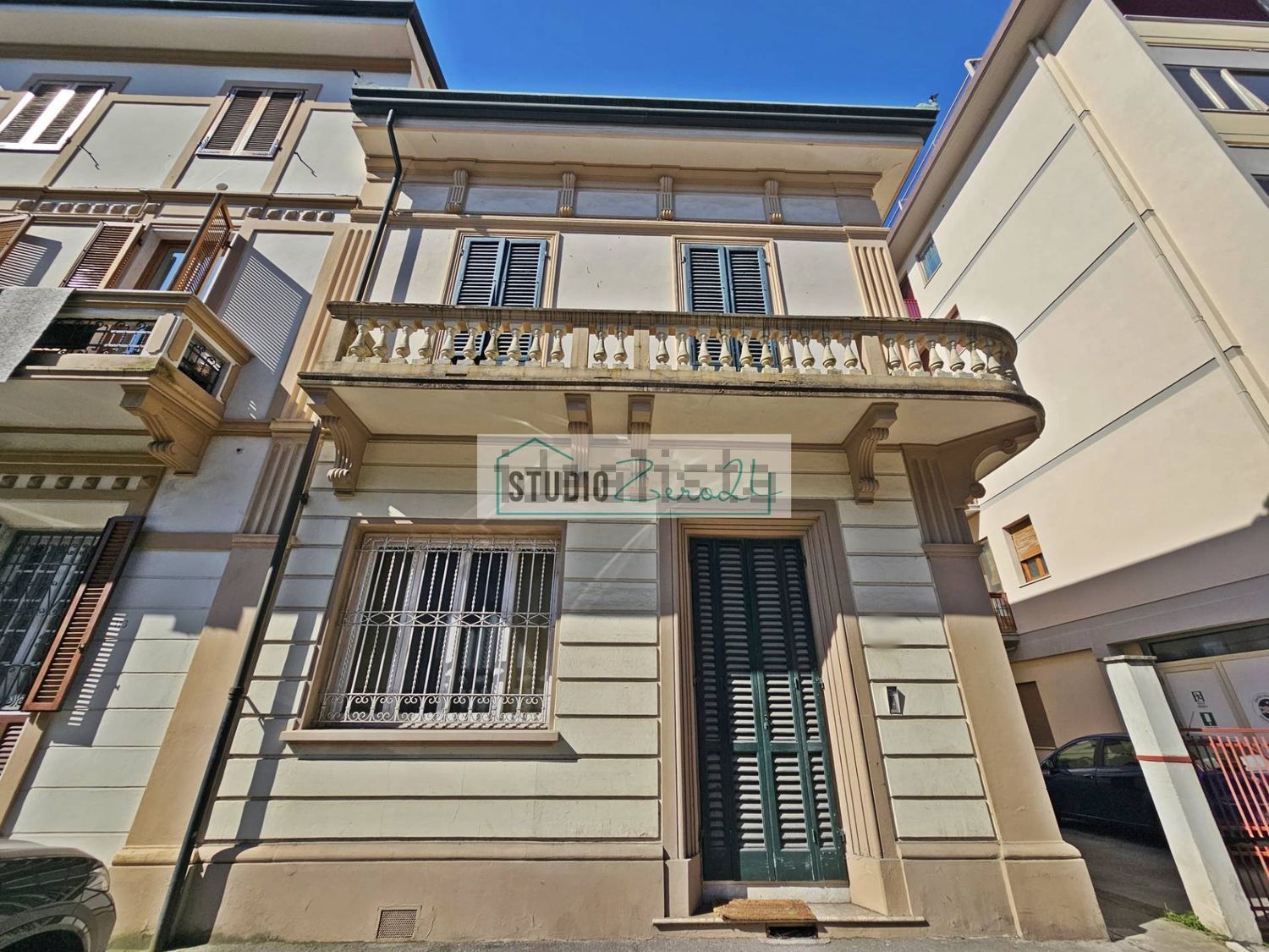 Semi-detached house in Lungomare, Viareggio