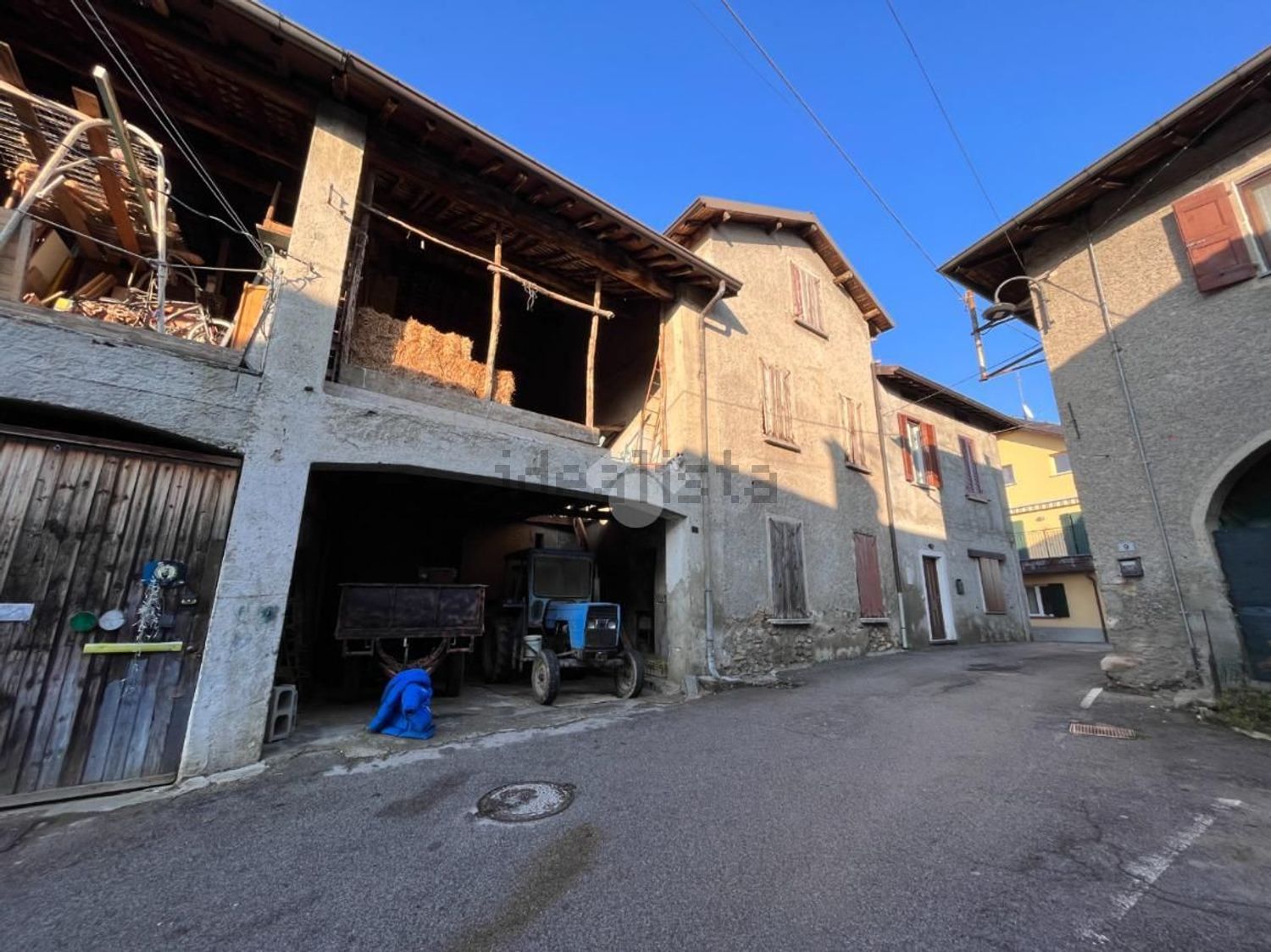 Rustici e casali a Caronno Varesino