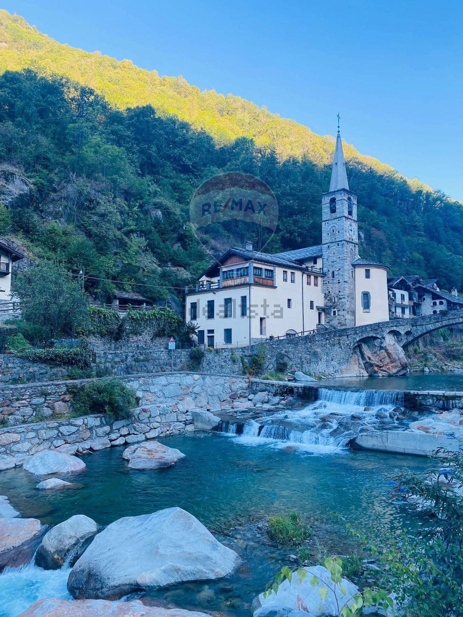 Villetta bifamiliare a Issime