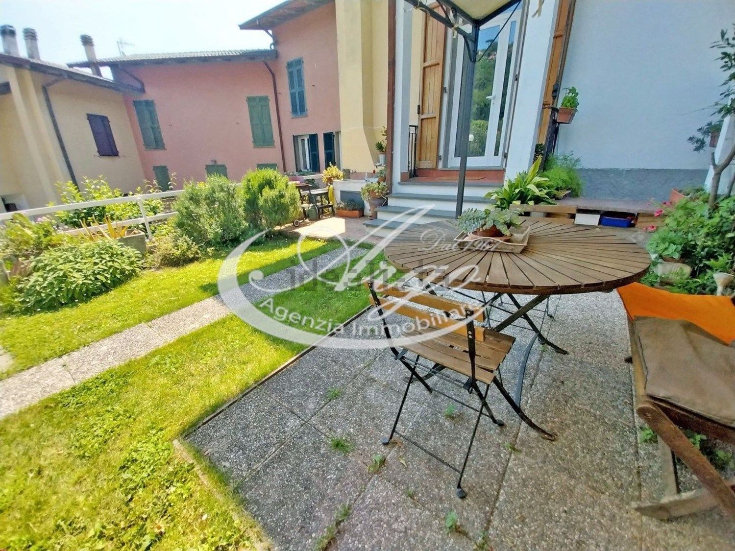 Reihenhaus in Pugliola-Solaro, Lerici