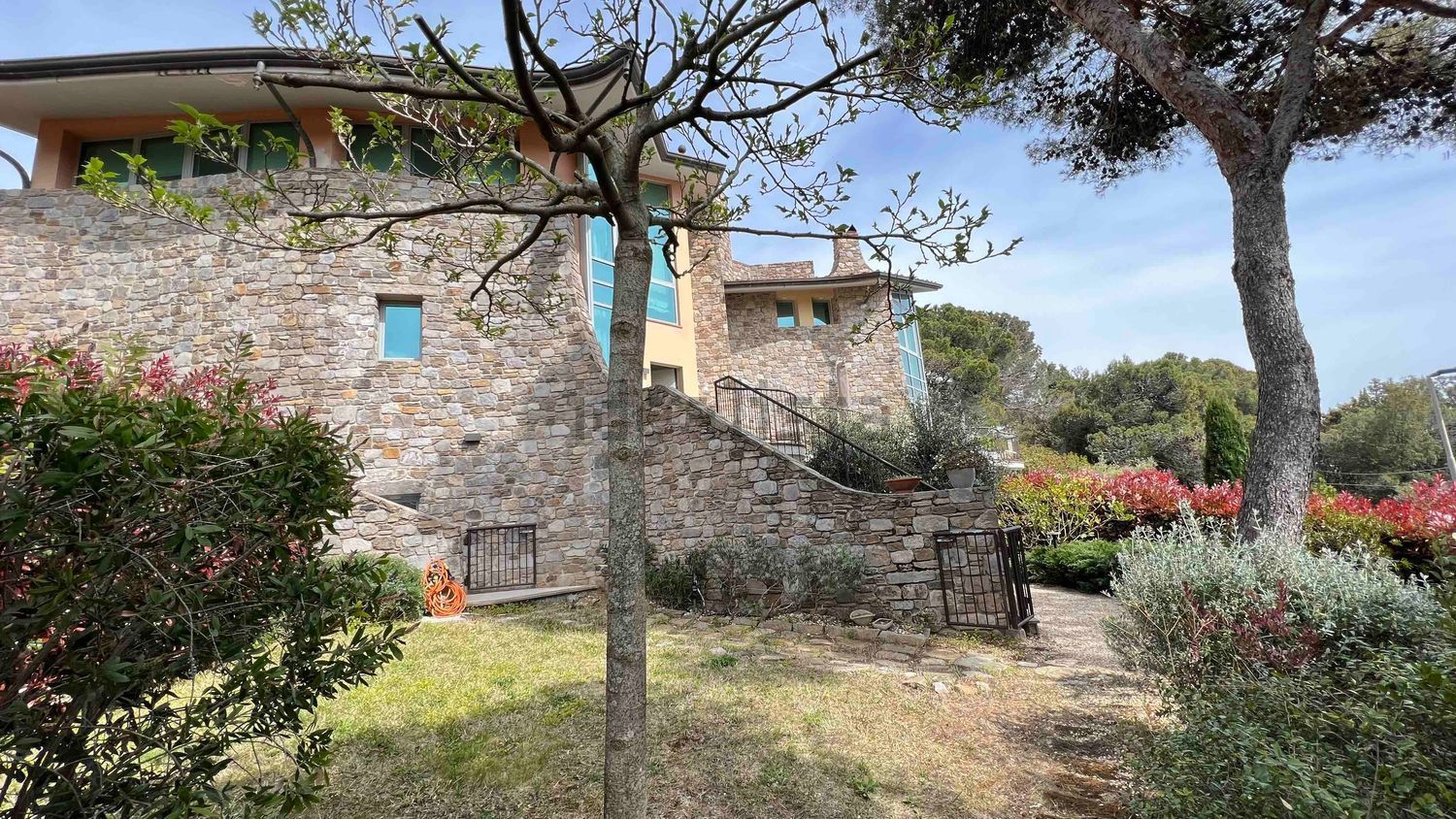 Frei stehendes Haus in Quercianella, Livorno