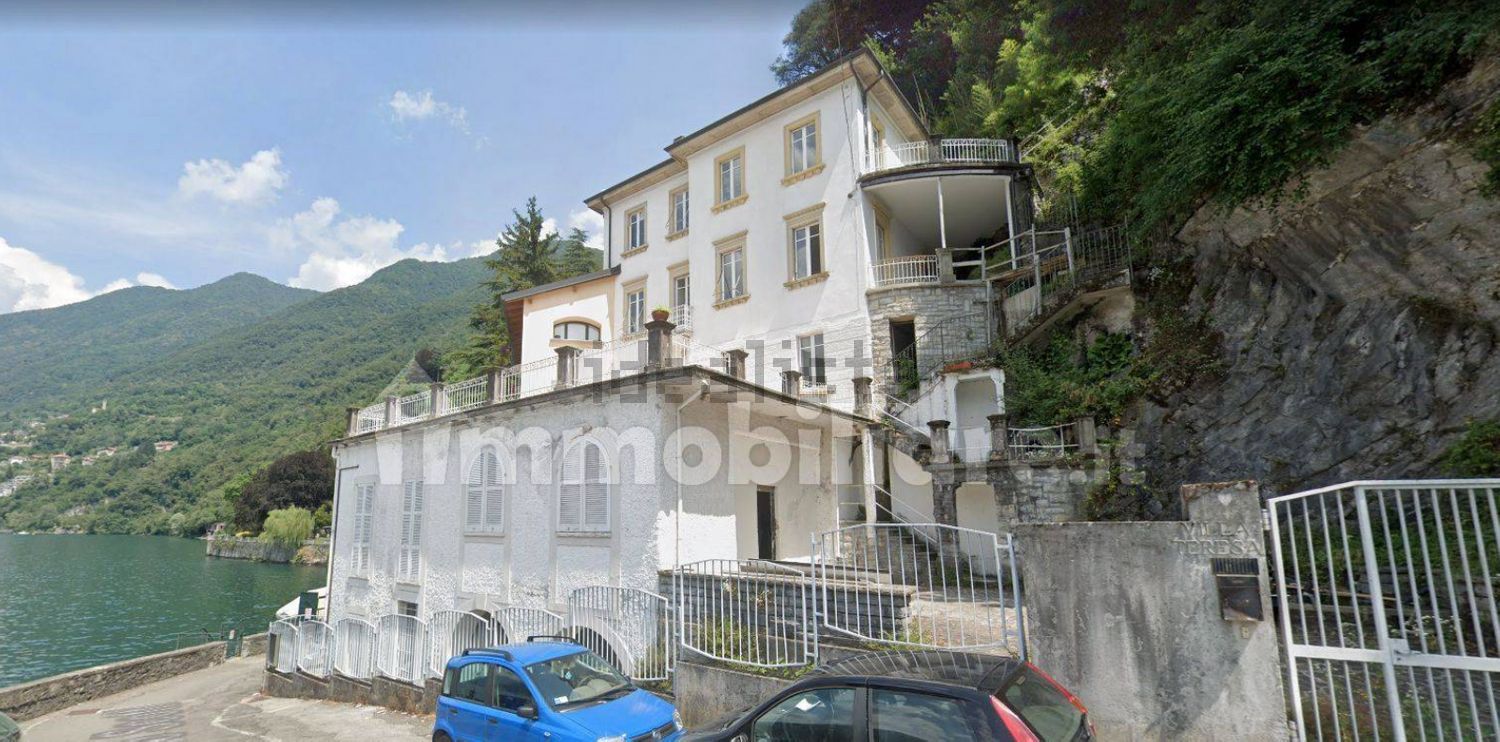 Villetta bifamiliare a Faggeto Lario