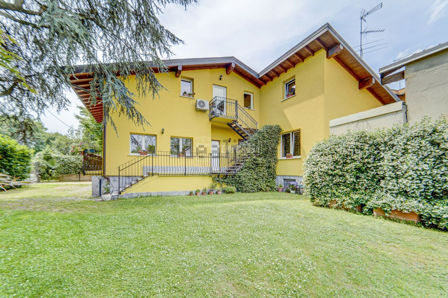 Reihenhaus in Sesto Calende