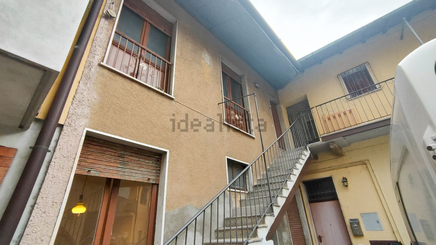 Frei stehendes Haus in Bovisio Masciago