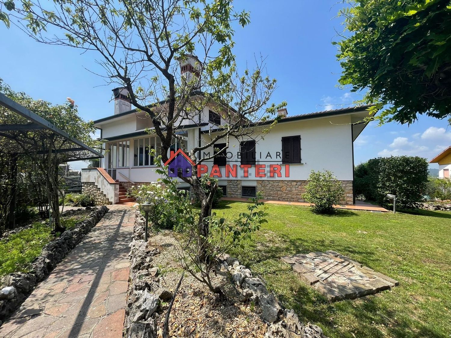 Houses in Uzzano
