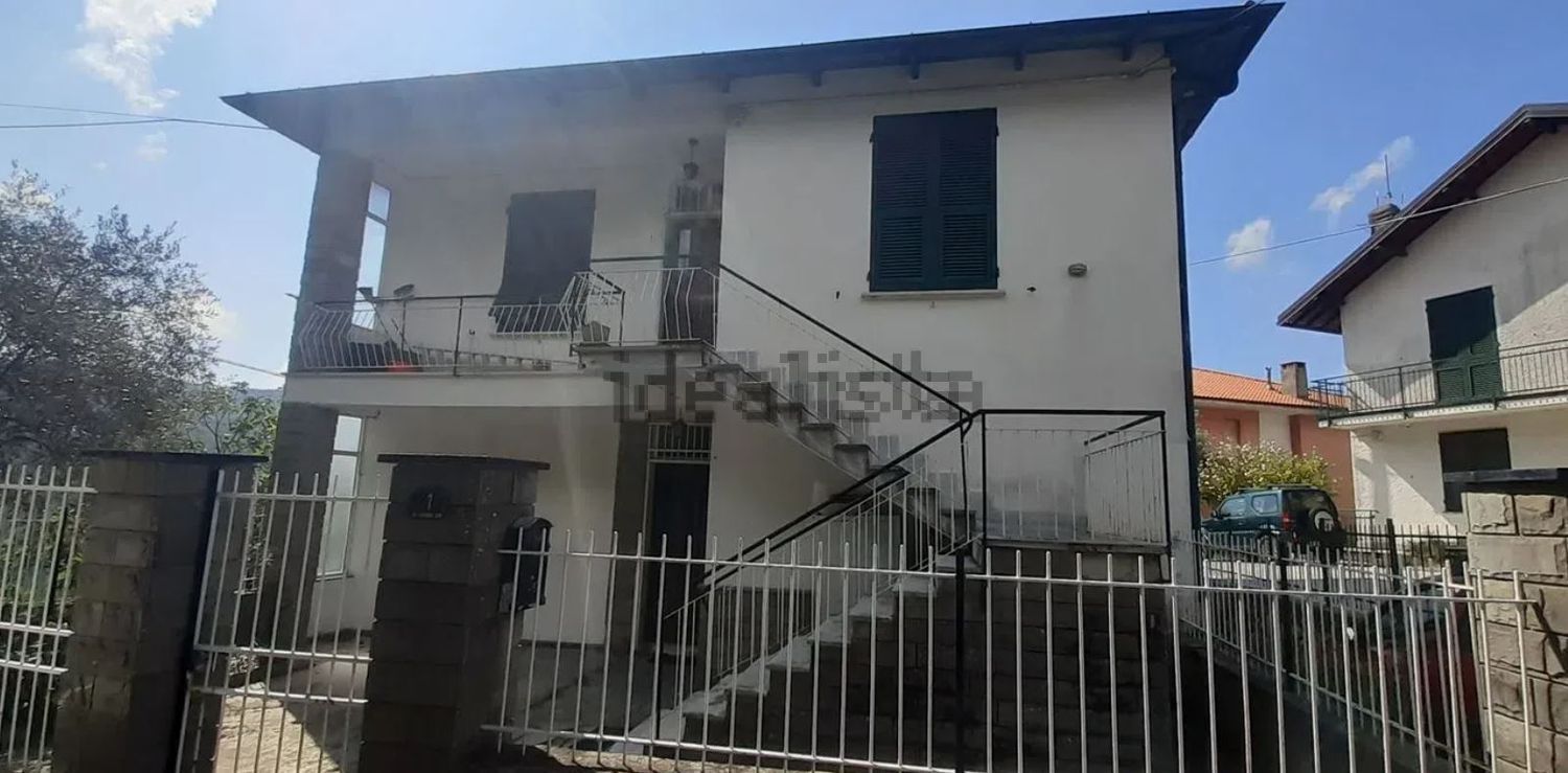 Detached house in Castiglione Chiavarese