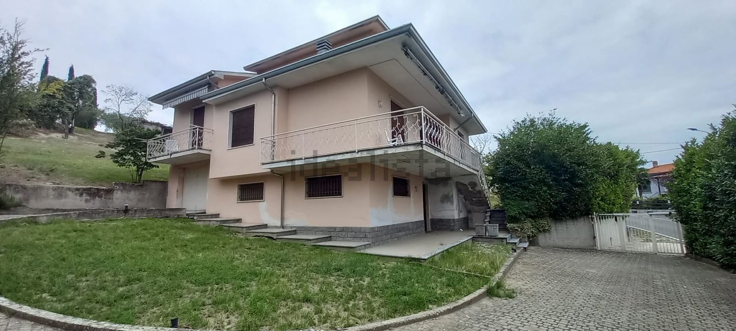 Semi-detached house in Mornico Losana