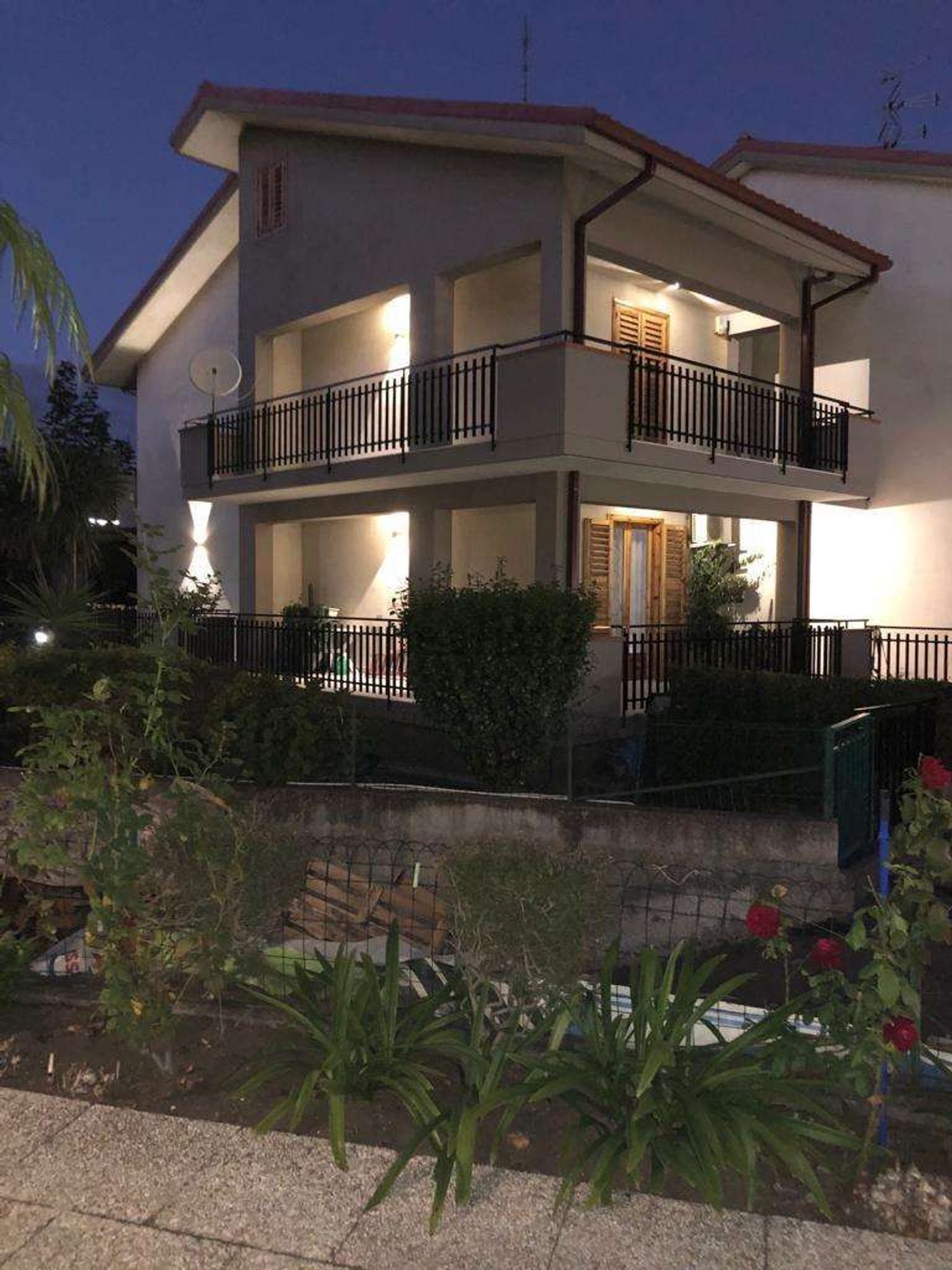 Case e ville a Aci Sant'Antonio