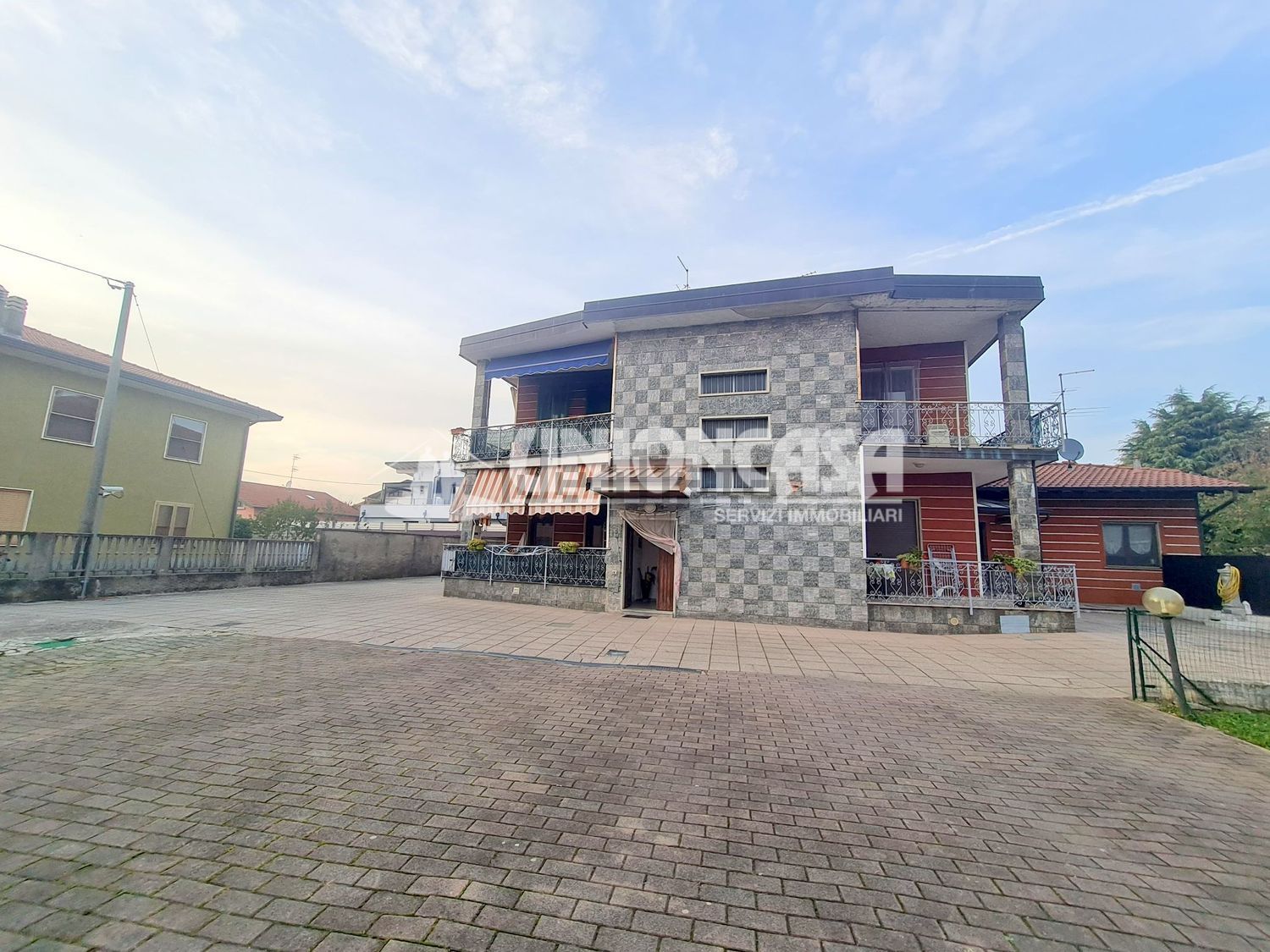 Chalet pareado en Venegono Superiore