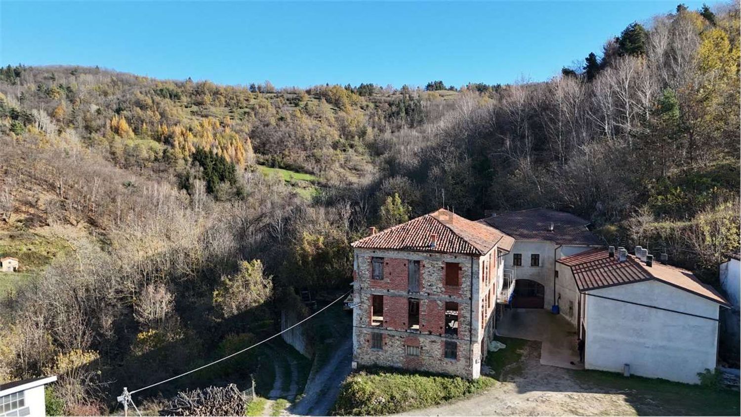 Rustici e casali a Perlo