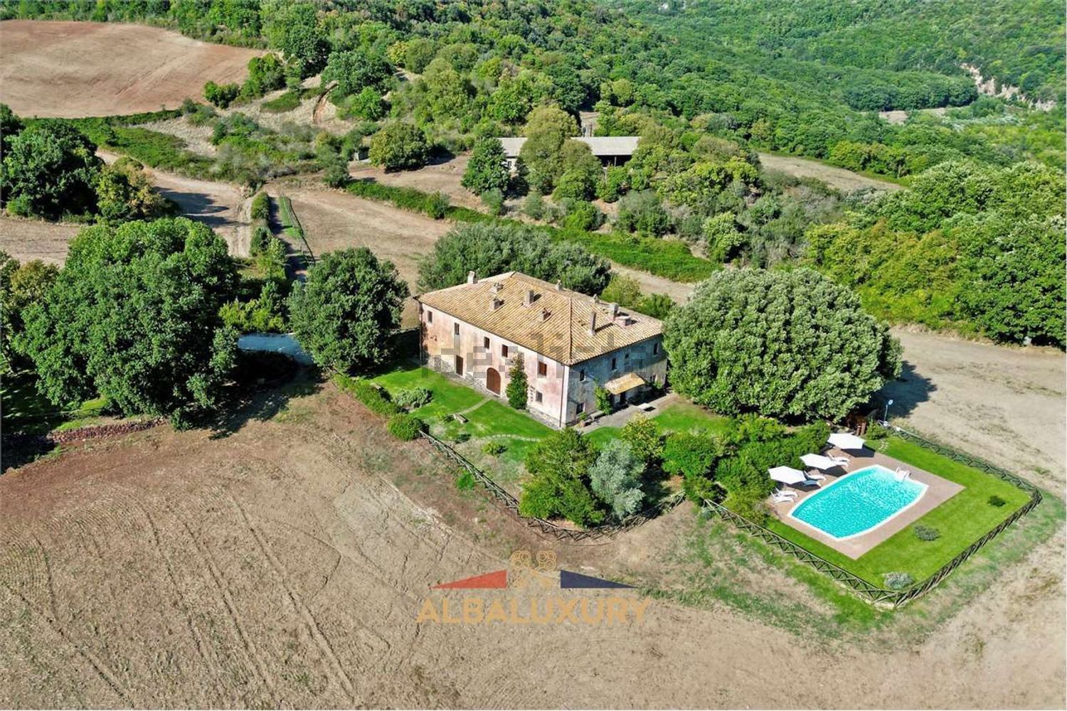 Case e ville a Centro, Manciano