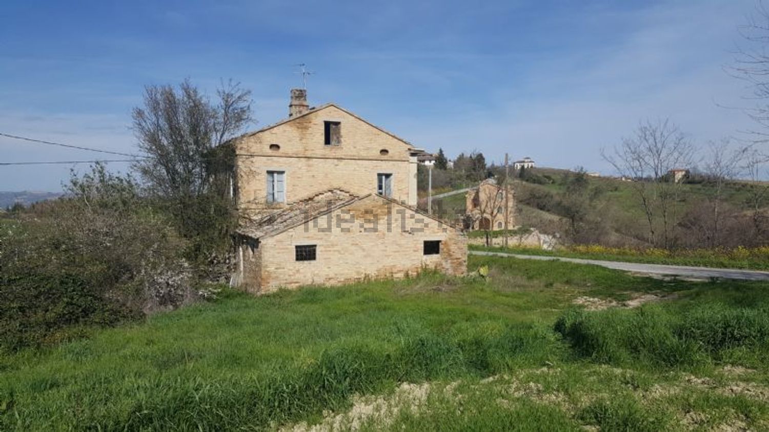 Rustici e casali a Monte San Giusto