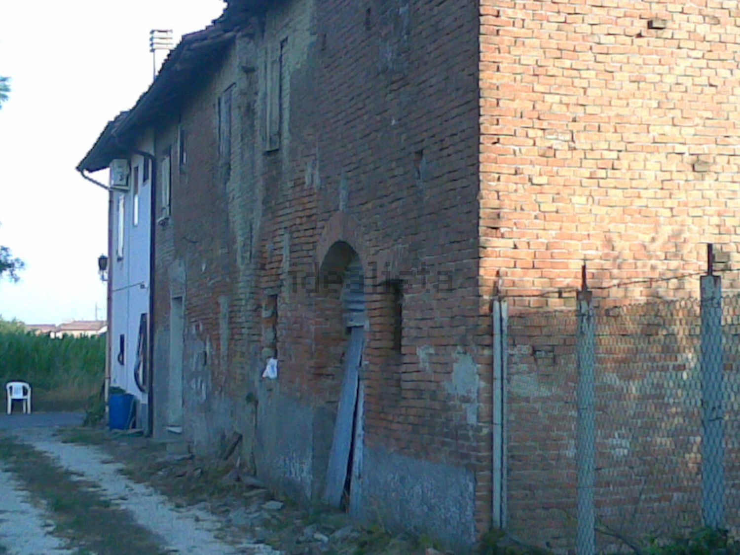 Rustici e casali a Torricella del Pizzo