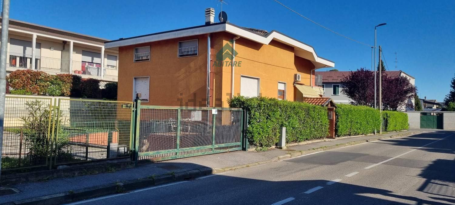 Case e ville a Cassina Nuova, Bollate