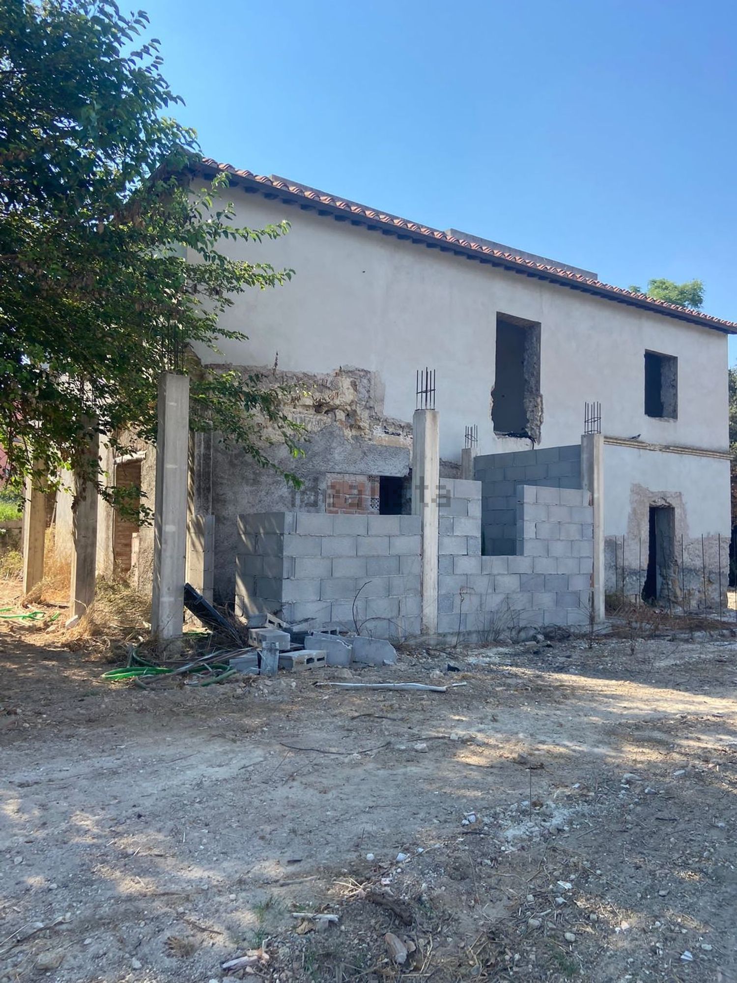 Rustici e casali a San Giacomo-Santa Barbara, Nettuno