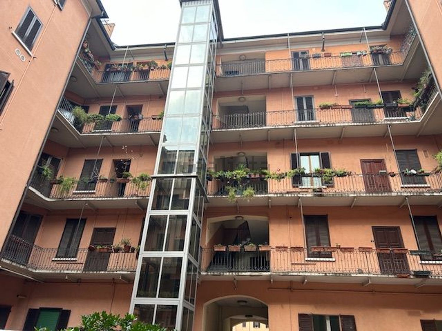 Flat in Lorenteggio - Bande Nere, Milan