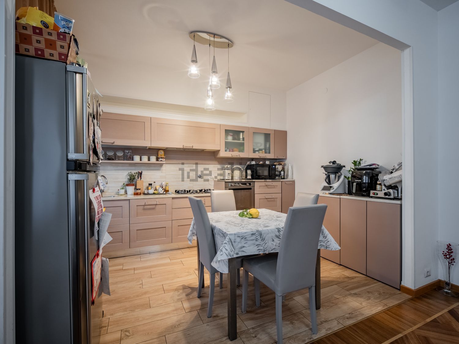 Apartamento em Regina Pacis-Orologio-Roncina, Régio da Emília