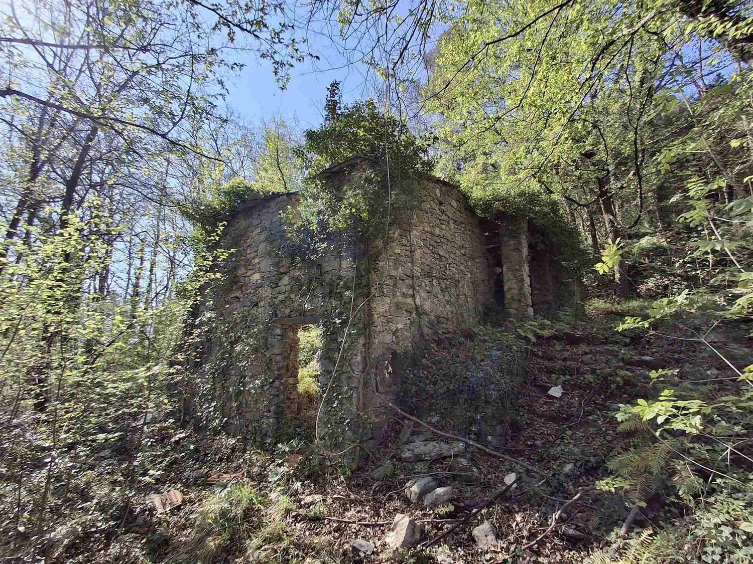 Rustici e casali a La Serra-Tellaro, Lerici