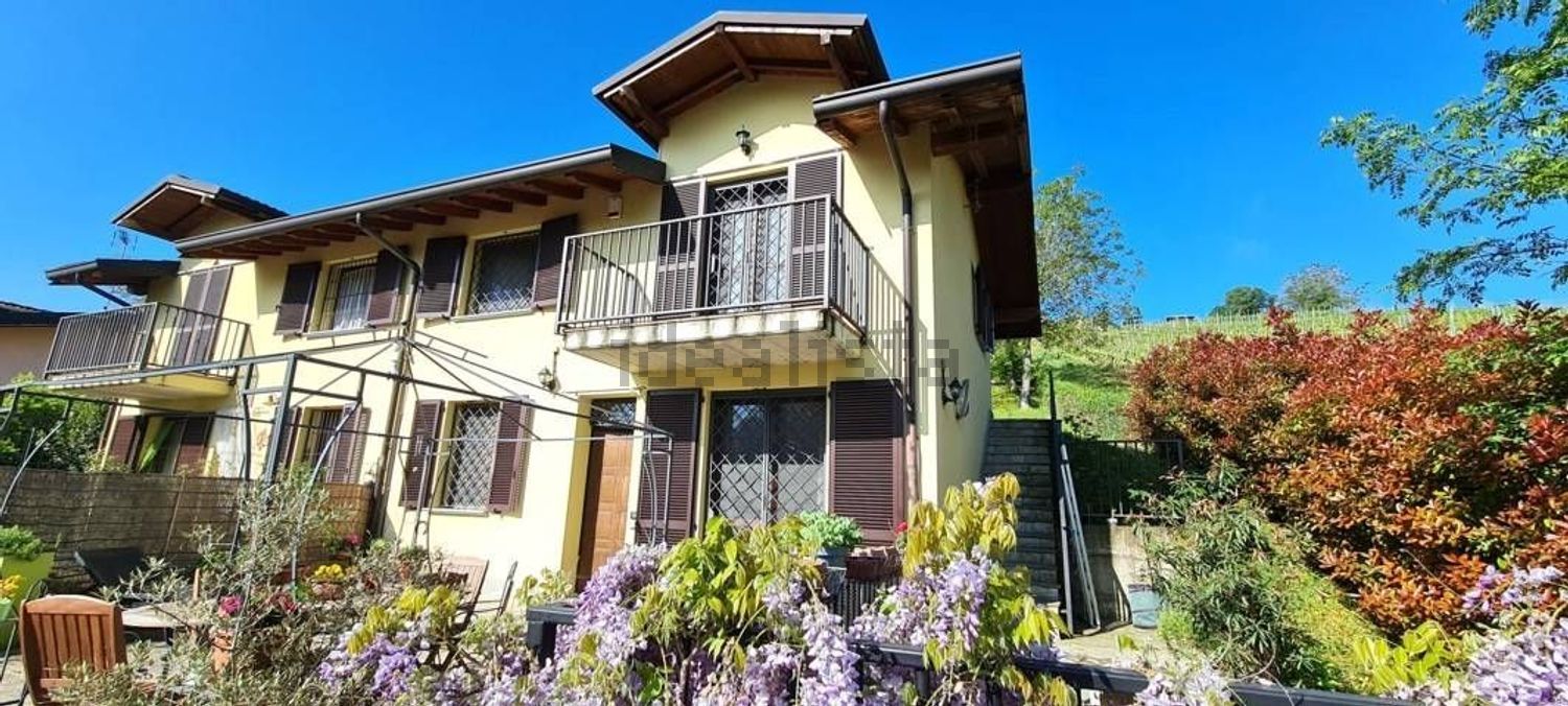 Terraced house in Casteggio