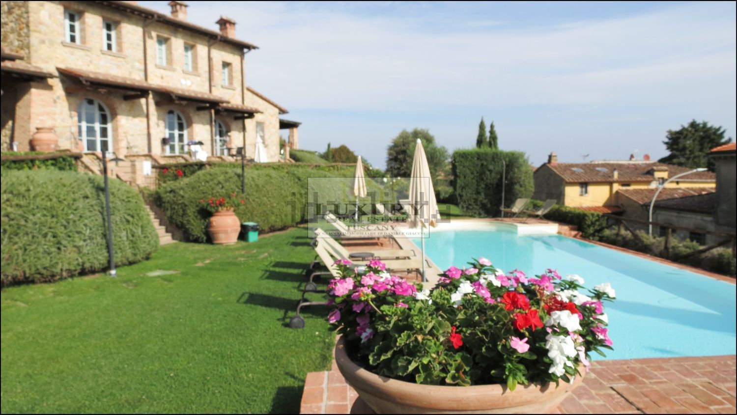 Terraced house in Chianni