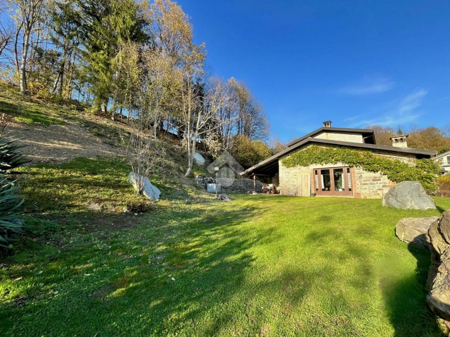 Villetta bifamiliare a Val di Chy