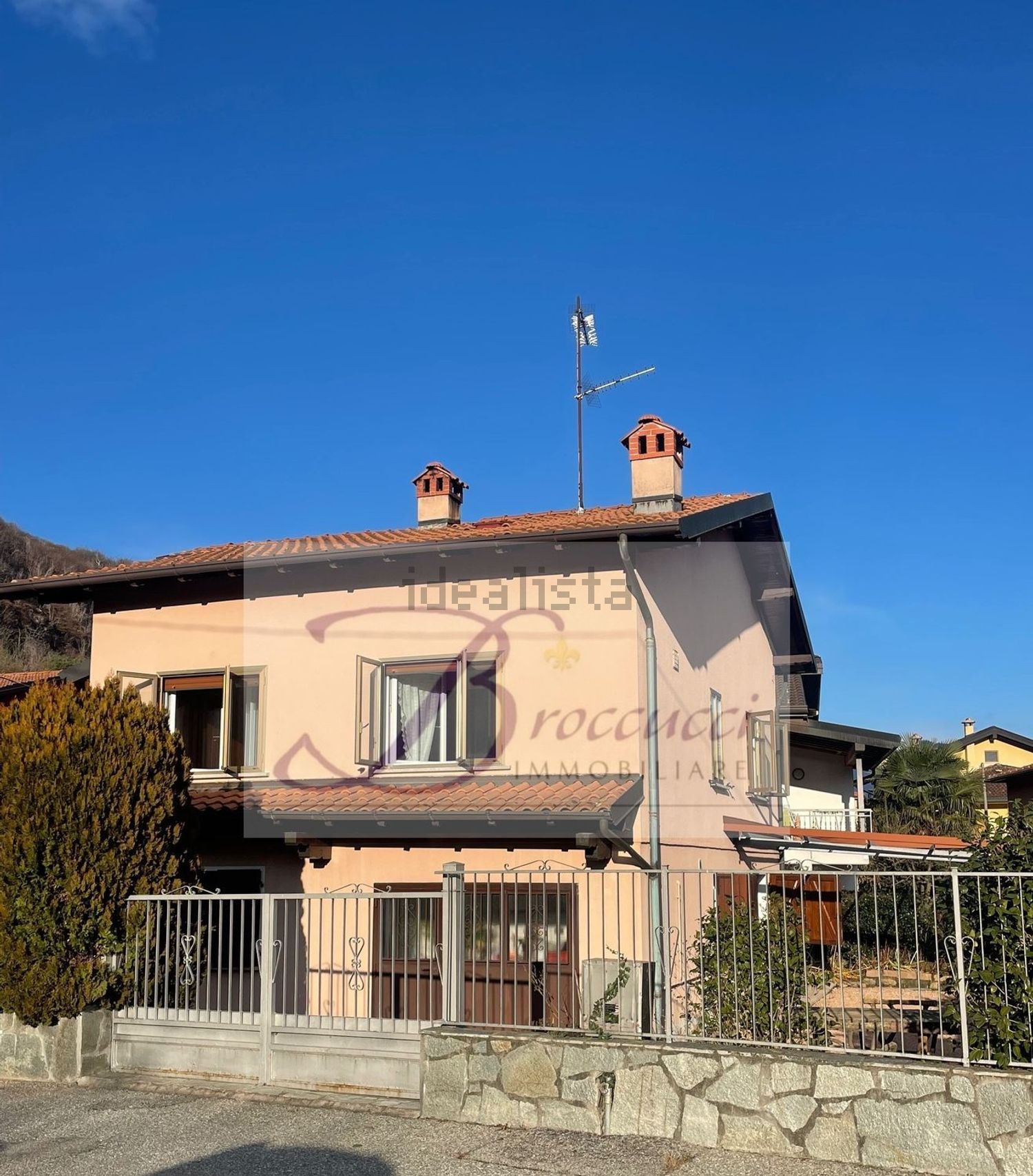 Villetta bifamiliare a Porto Ceresio
