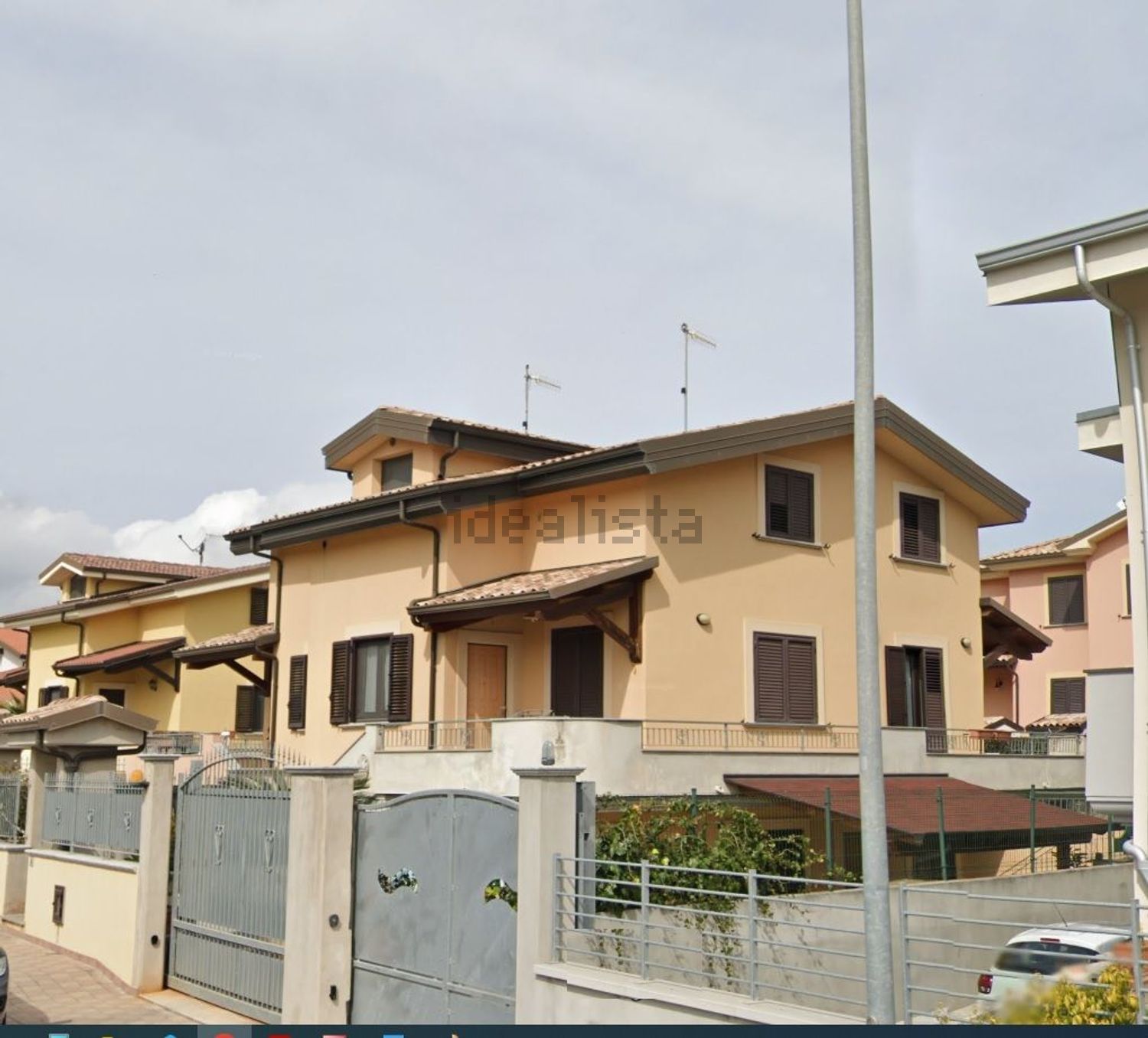 Semi-detached house in Davoli