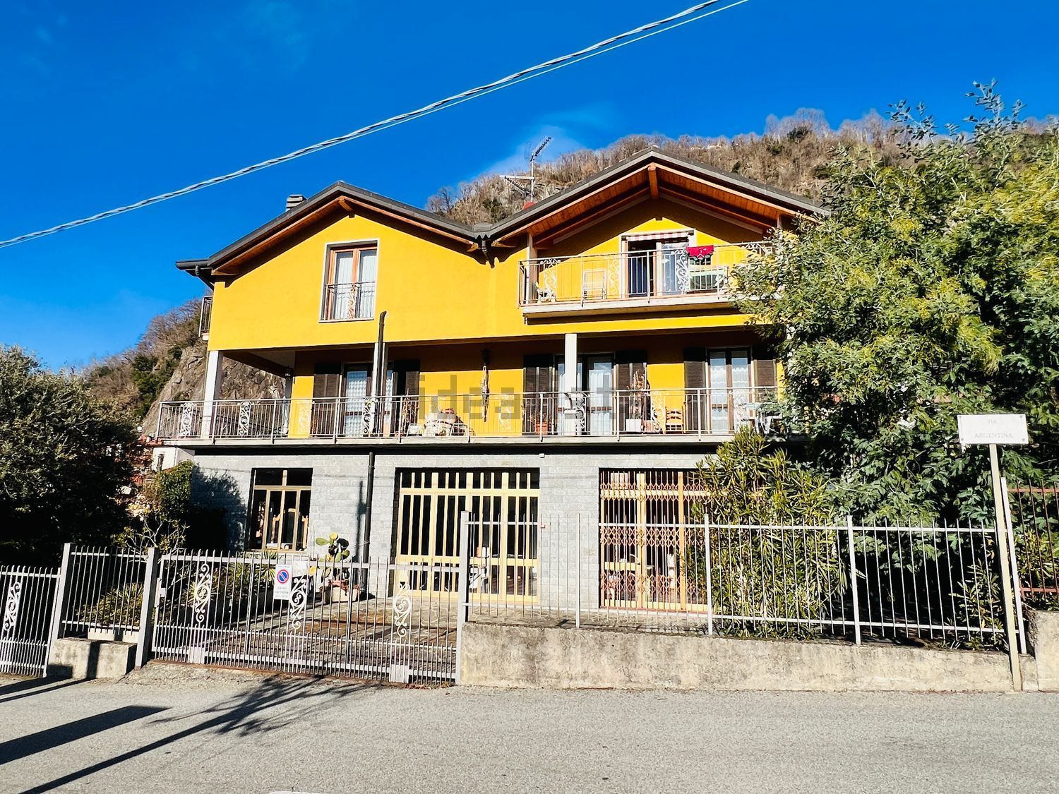 Reihenhaus in Maccagno con Pino e Veddasca