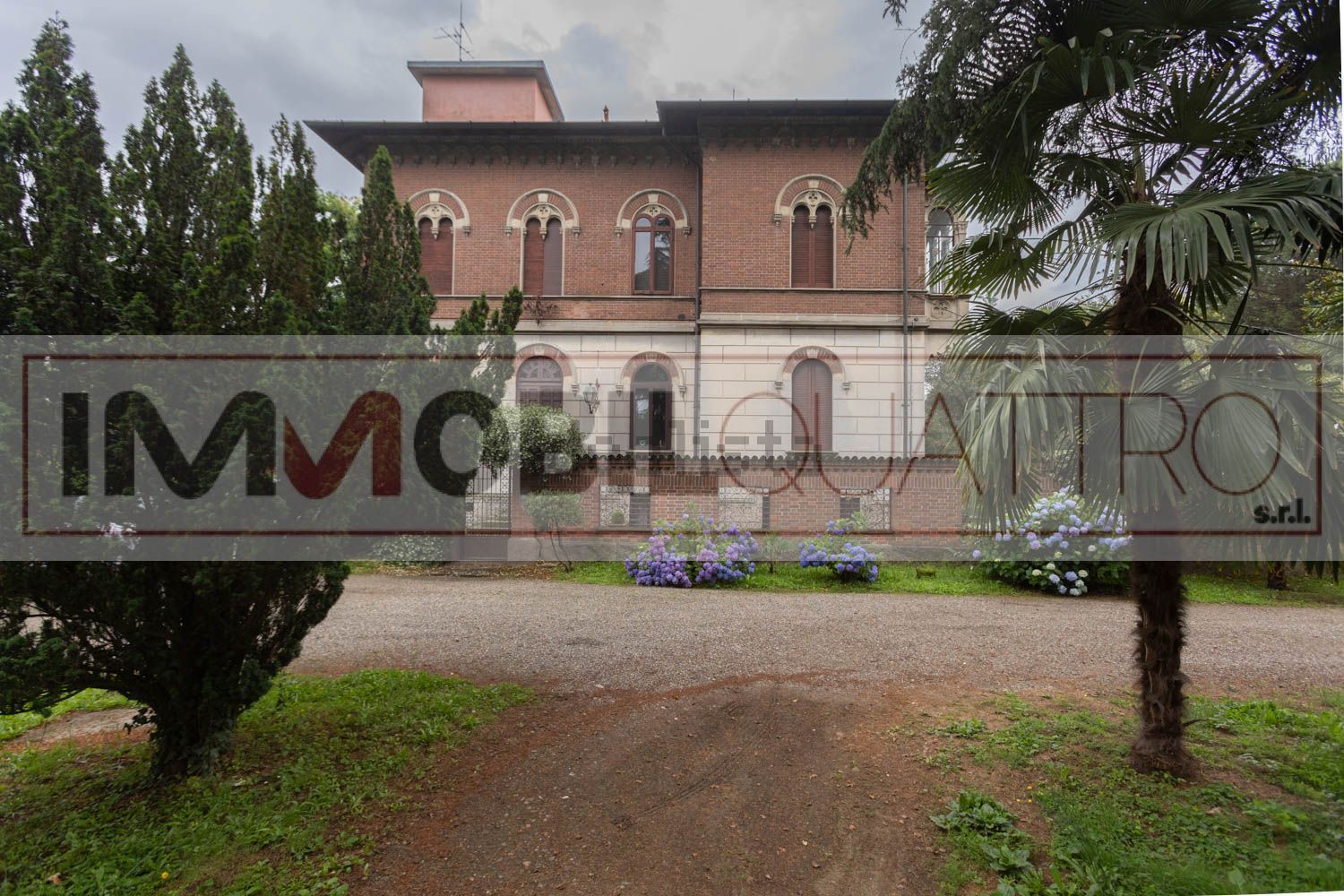 Case e ville a Santissimi Apostoli, Busto Arsizio
