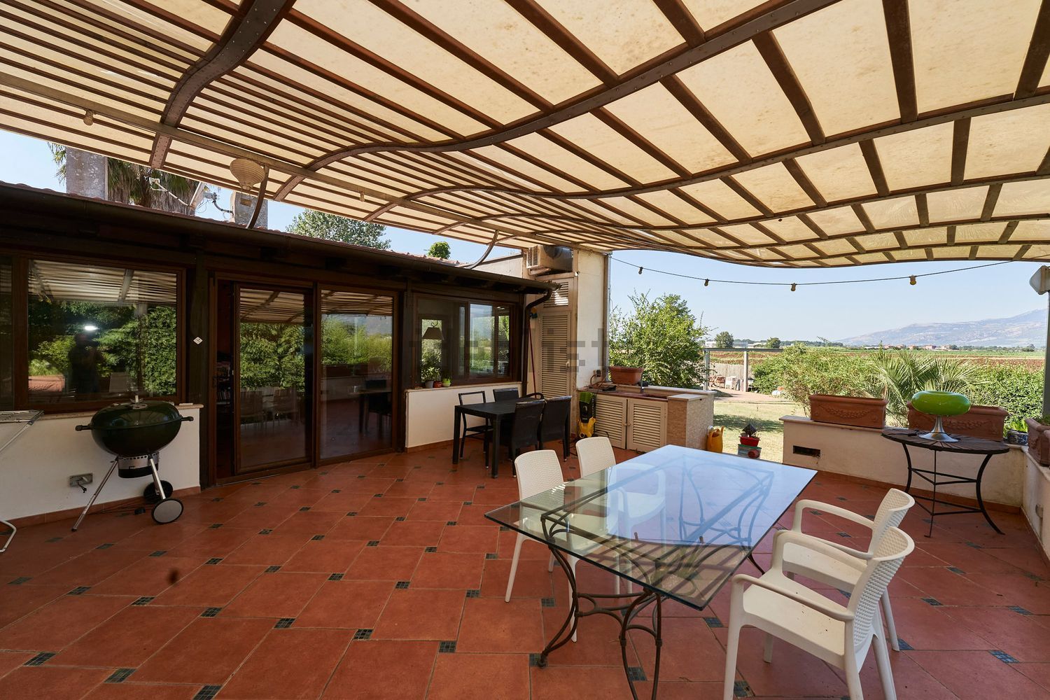 Chalet pareado en Latina Scalo, Latina