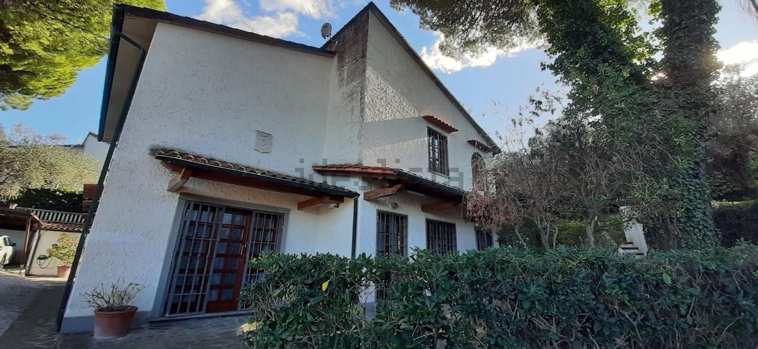Case e ville a Montescudaio