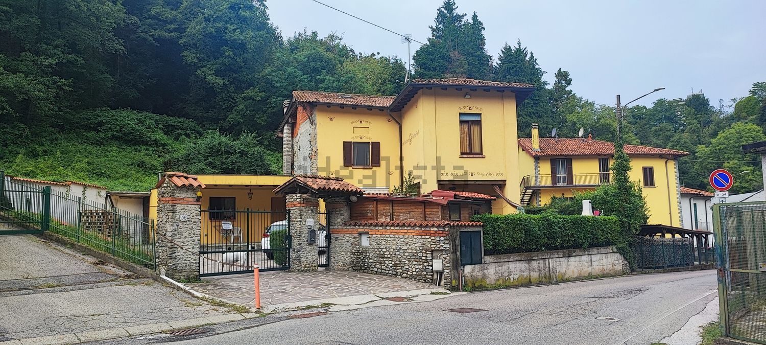 Case e ville a Camnago Volta, Como