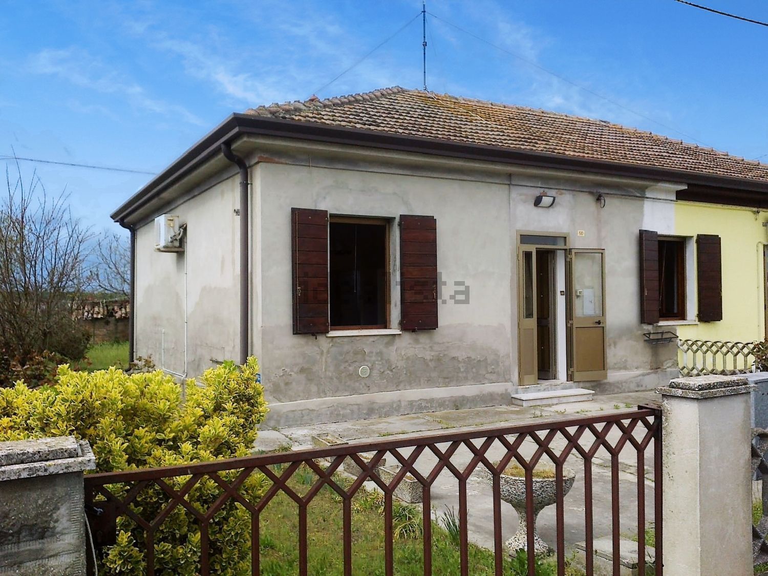 Semi-detached house in Mesola
