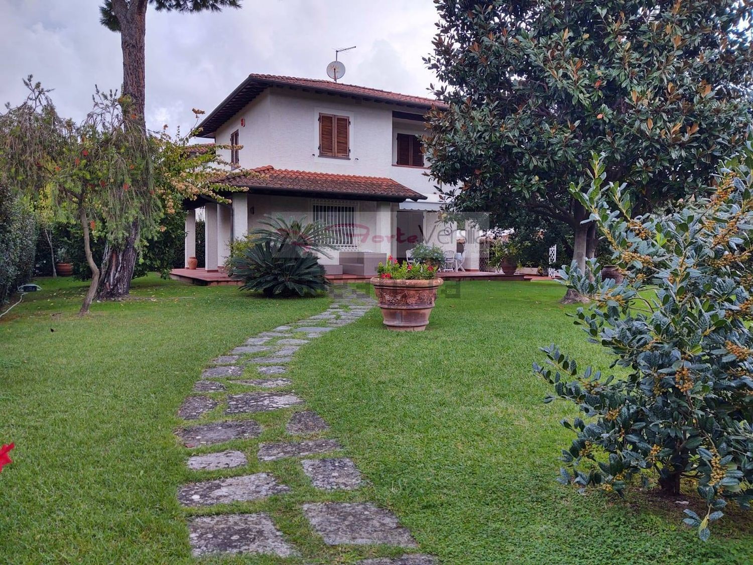 Chalet pareado en Vittoria Apuana, Forte dei Marmi
