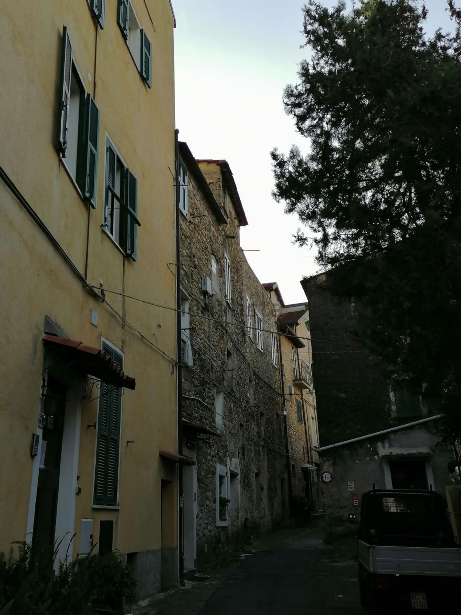 Casa di paese a Piani-Torrazza, Imperia