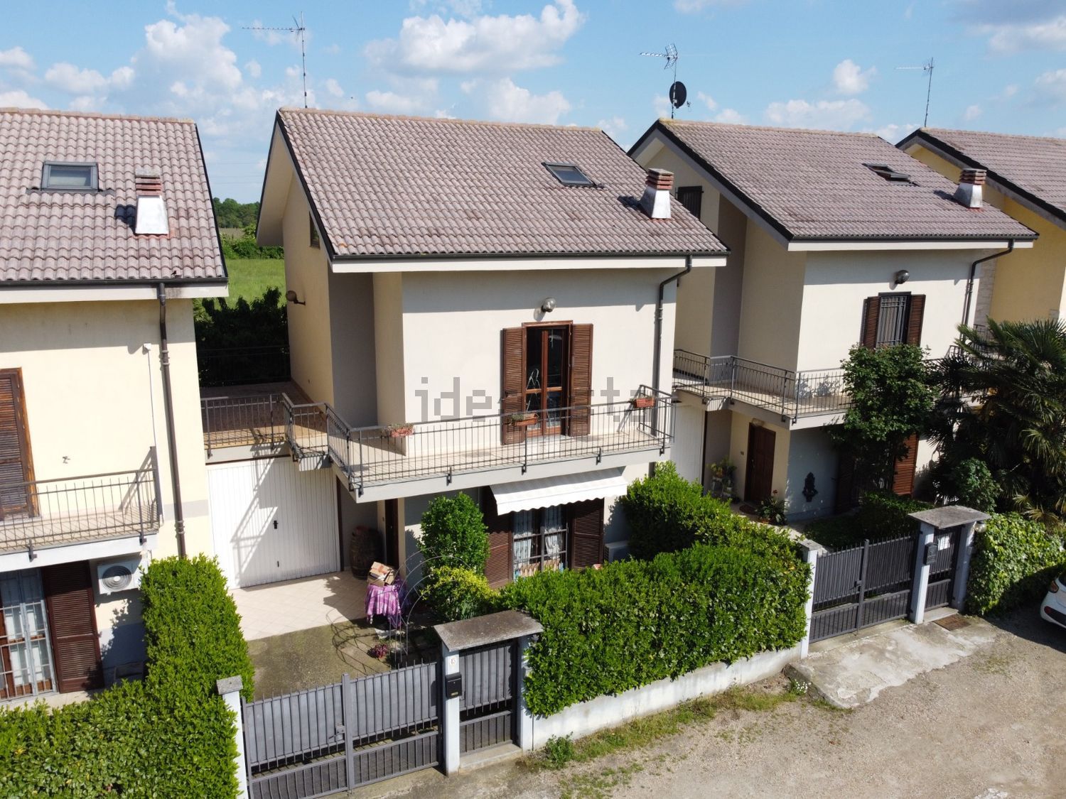 Terraced house in Carignano