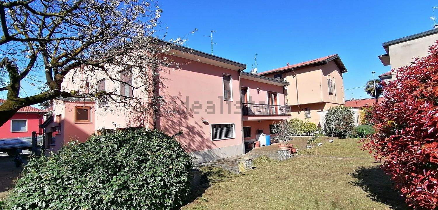 Houses in Locate Triulzi