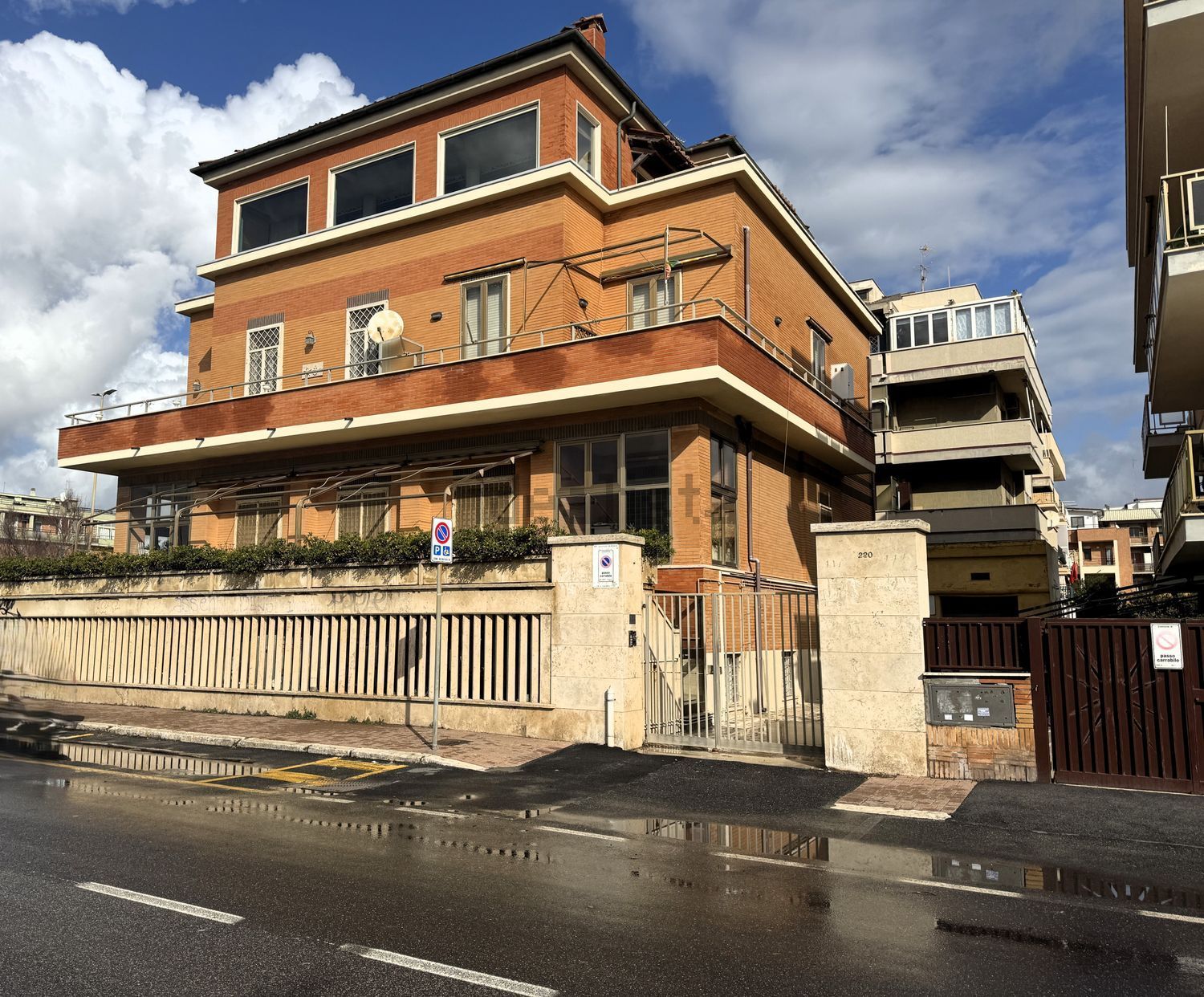 Villetta indipendente a Lido di Ostia, Roma