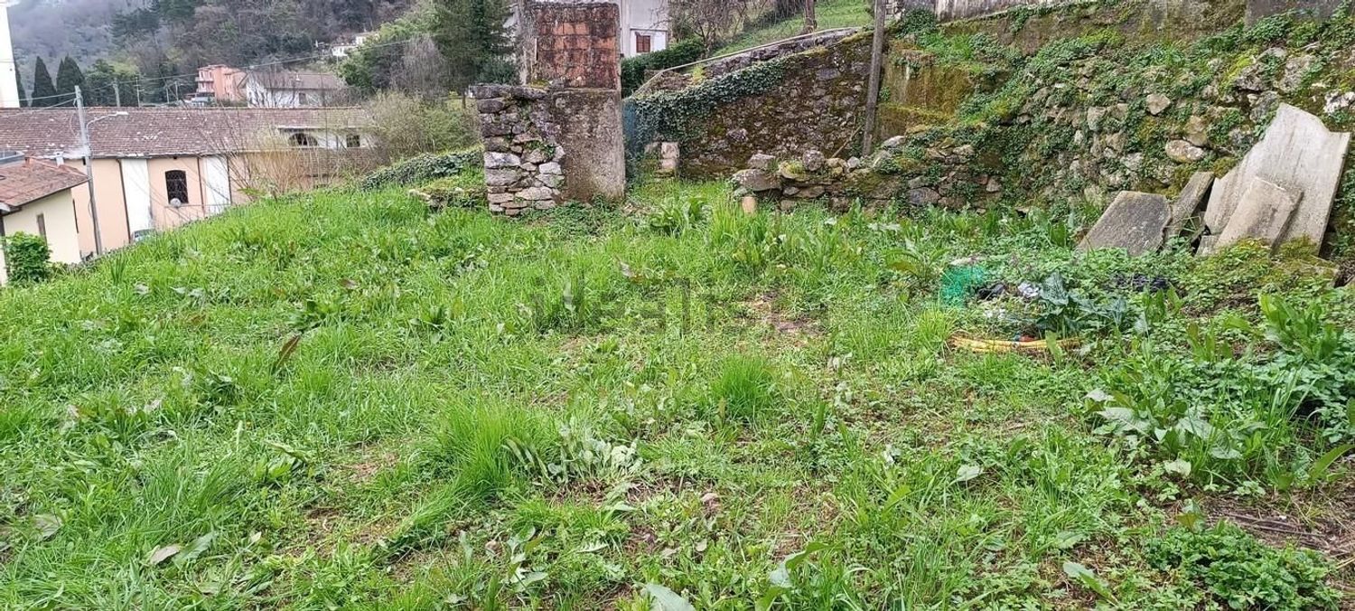 Moradia geminada em Miseglia-Bedizzano-Codena, Carrara