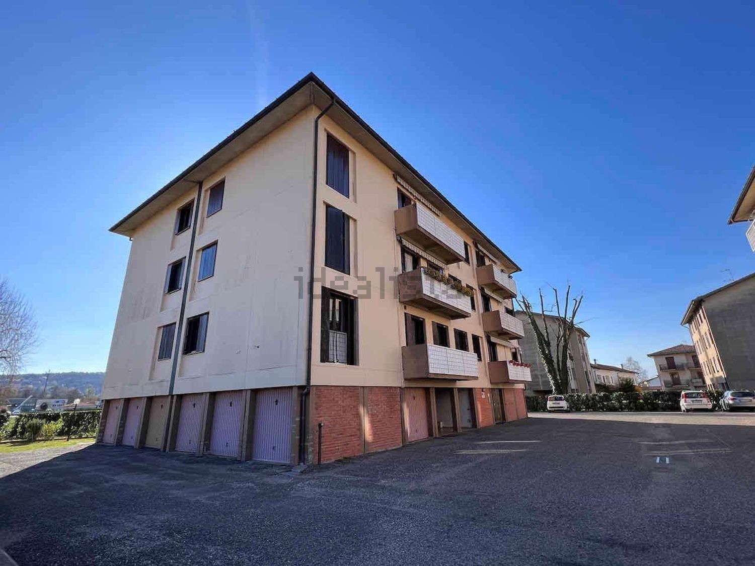 Appartamento a Angera