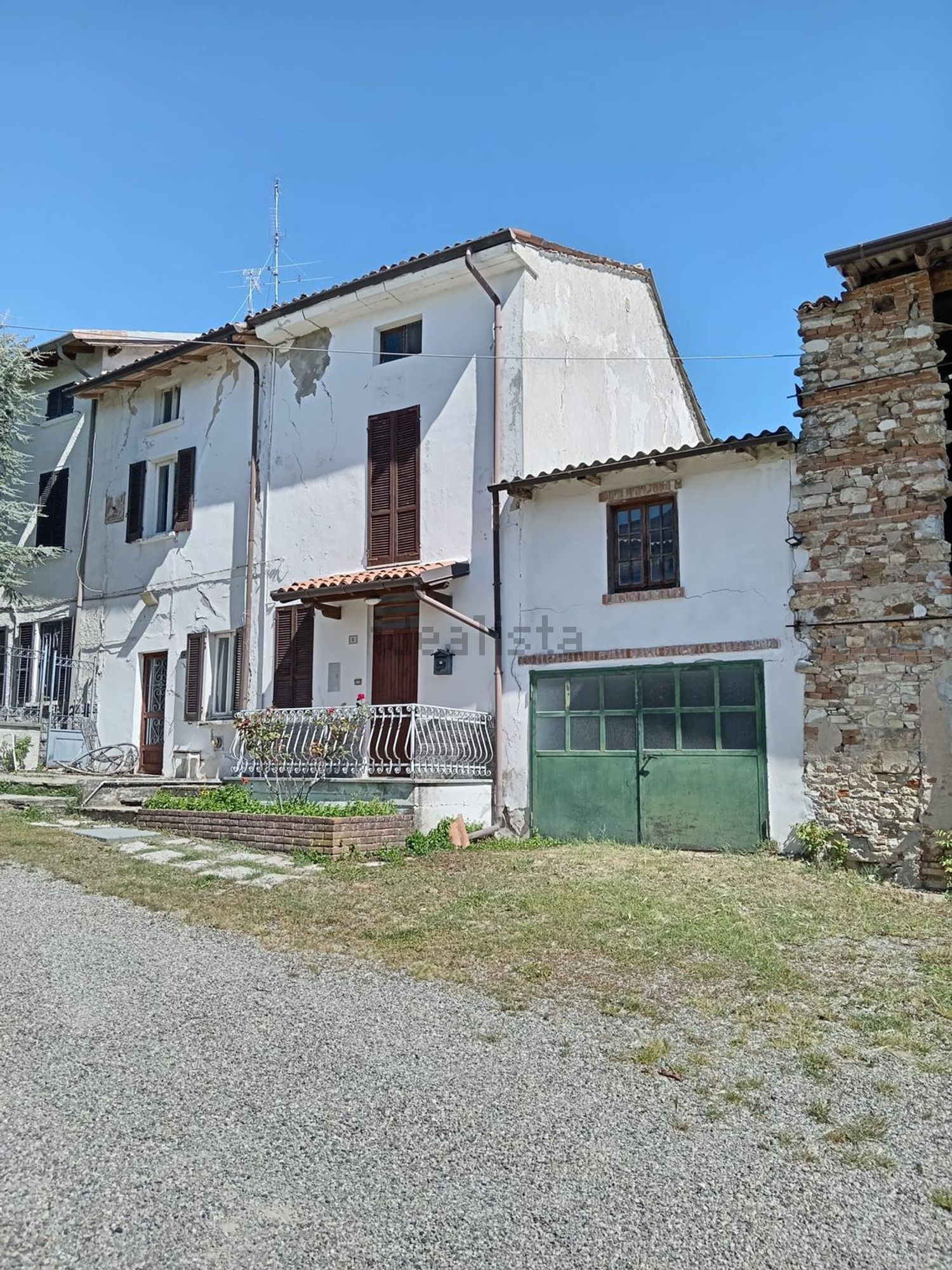 Casa di paese a Montecalvo Versiggia