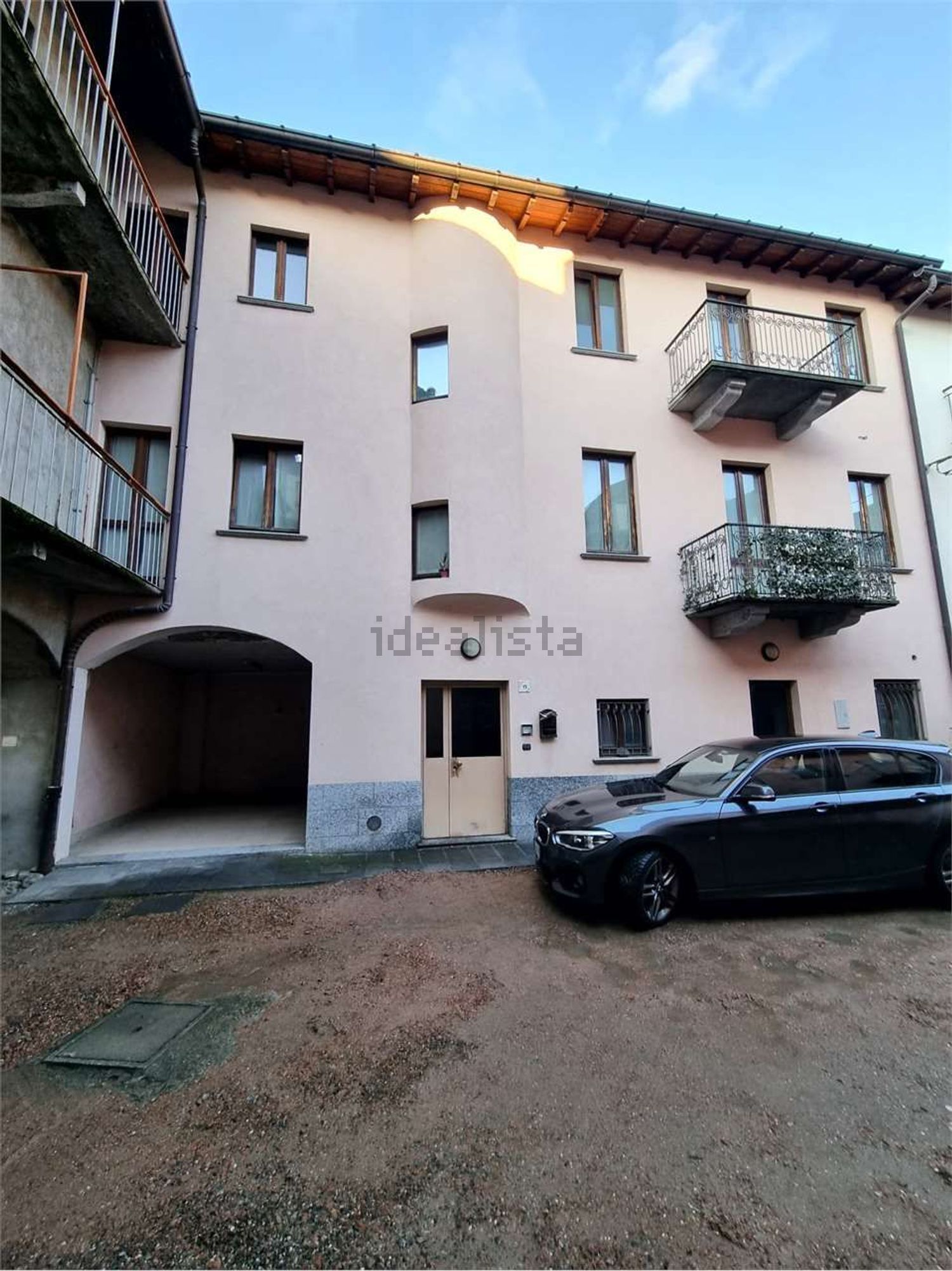 Villetta bifamiliare a Luvinate