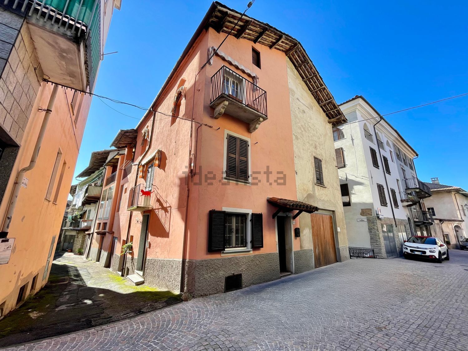 Villetta bifamiliare a Farigliano