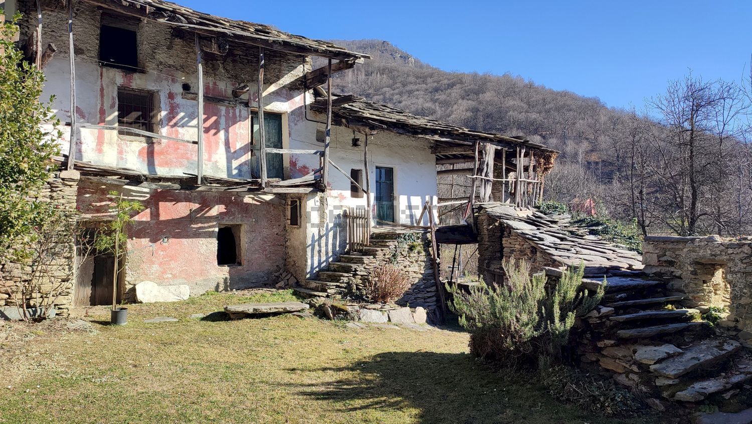 Quintas e casas rústicas em Sanfront