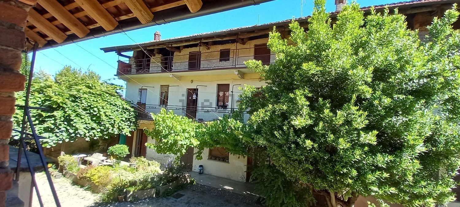 Rustici e casali a Varallo Pombia