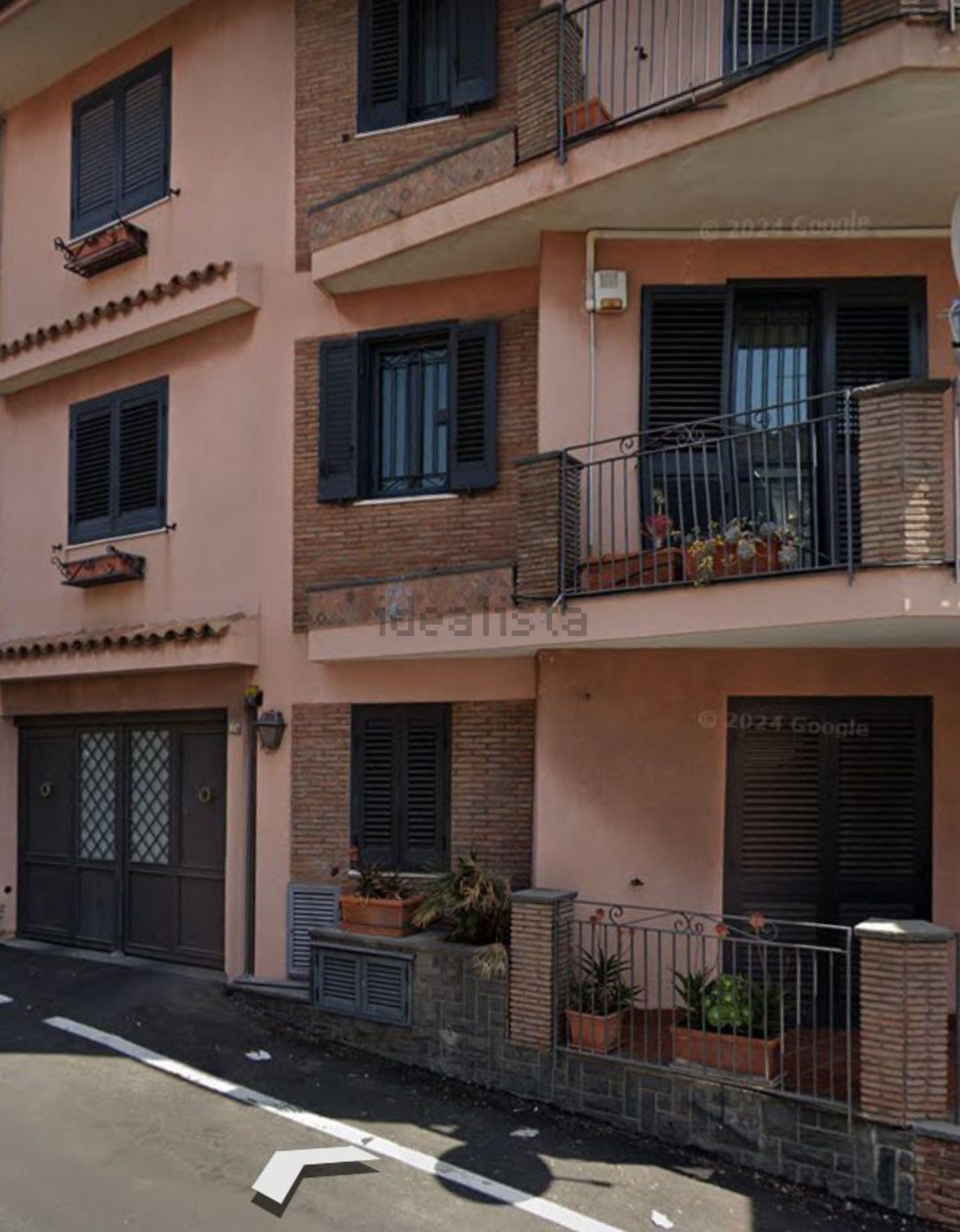 Chalet pareado en Aci Castello